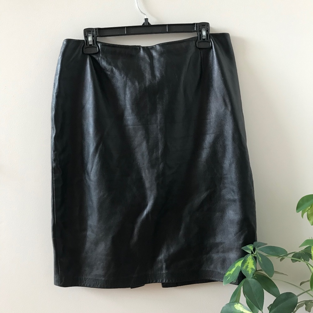 Danier - Superb black leather skirt 🇨🇦